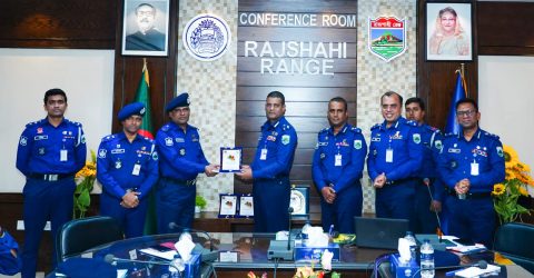 রাজশাহী রেঞ্জে শ্রেষ্ঠ ওসি নওগাঁ পত্নীতলা থানার ওসি মোজাফফর হোসেন