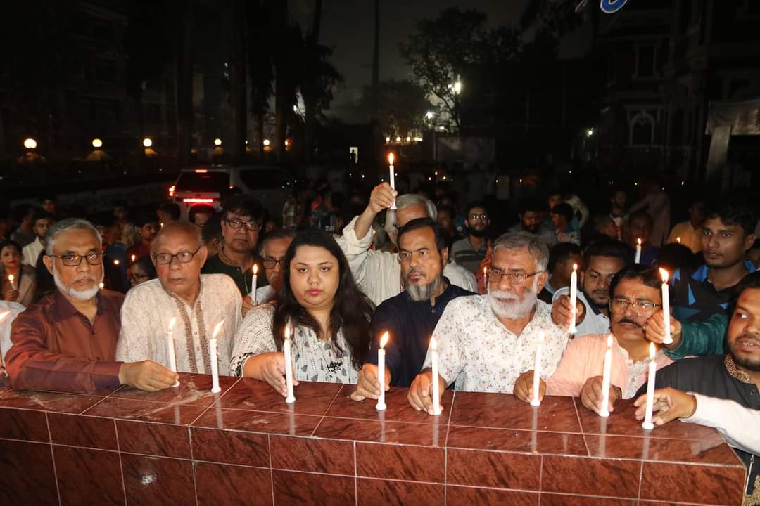 জাতীয় গণহত্যা দিবস উপলক্ষে রাজশাহী মহানগর আ’লীগের আলোর মিছিল ও মোমবাতি প্রজ্জ্বলন