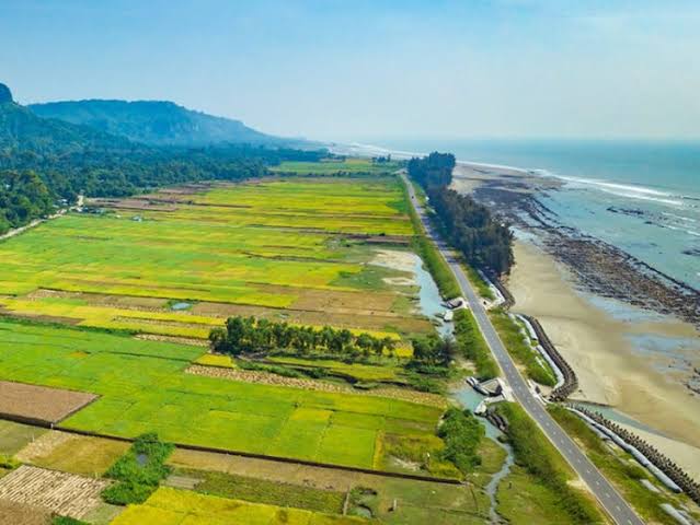 ১২ শ’ কোটি টাকা ব্যয়ে প্রশস্ত হচ্ছে মেরিন ড্রাইভ সড়ক